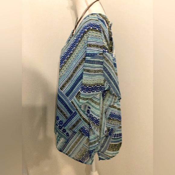 Multicolor Patterned Women's Top - Picture 2 of 16